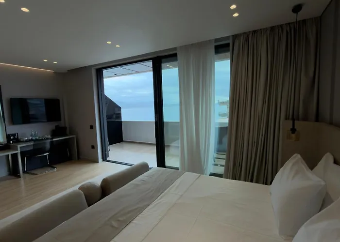 Al'Yacht Premium Hotel